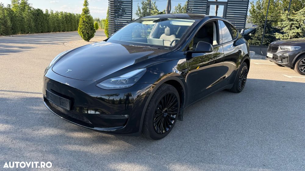 Tesla Model Y - 11