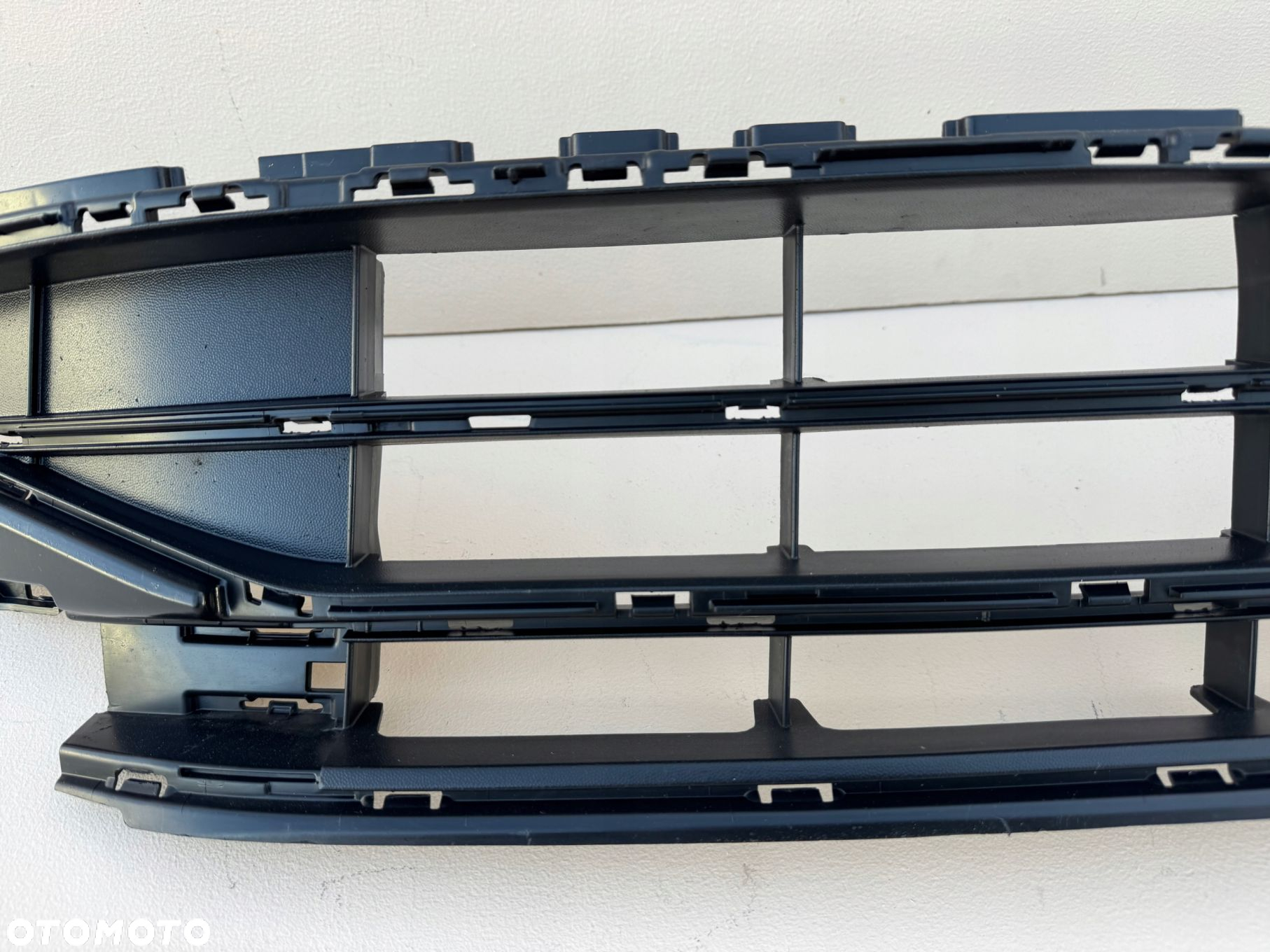 VW PASSAT B8 LIFT 18R- GRILL ATRAPA KRATKA ŚRODKOWA PRZÓD 3G0853677 - 3
