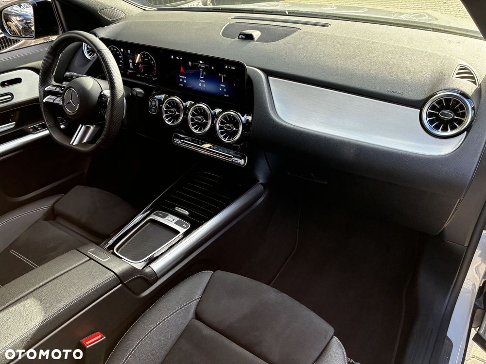 Mercedes-Benz GLA 220 mHEV 4-Matic AMG Line 8G-DCT - 22