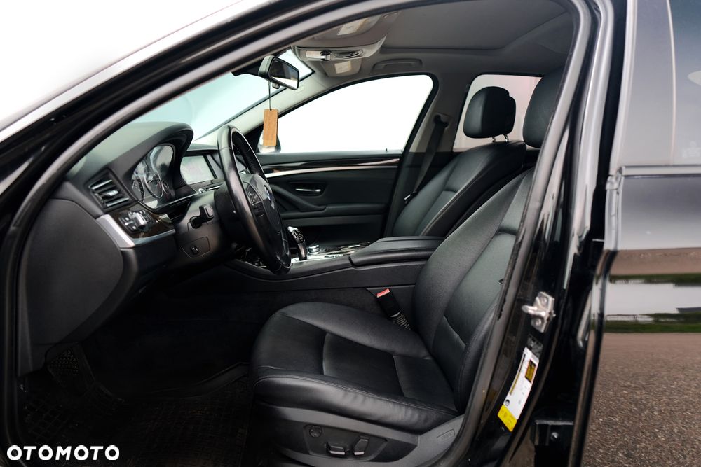 BMW Seria 5 528i - 25