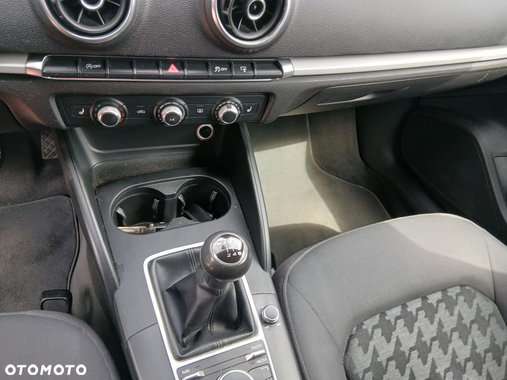 Audi A3 Sportback 1.6 TDI ultra Attraction - 14