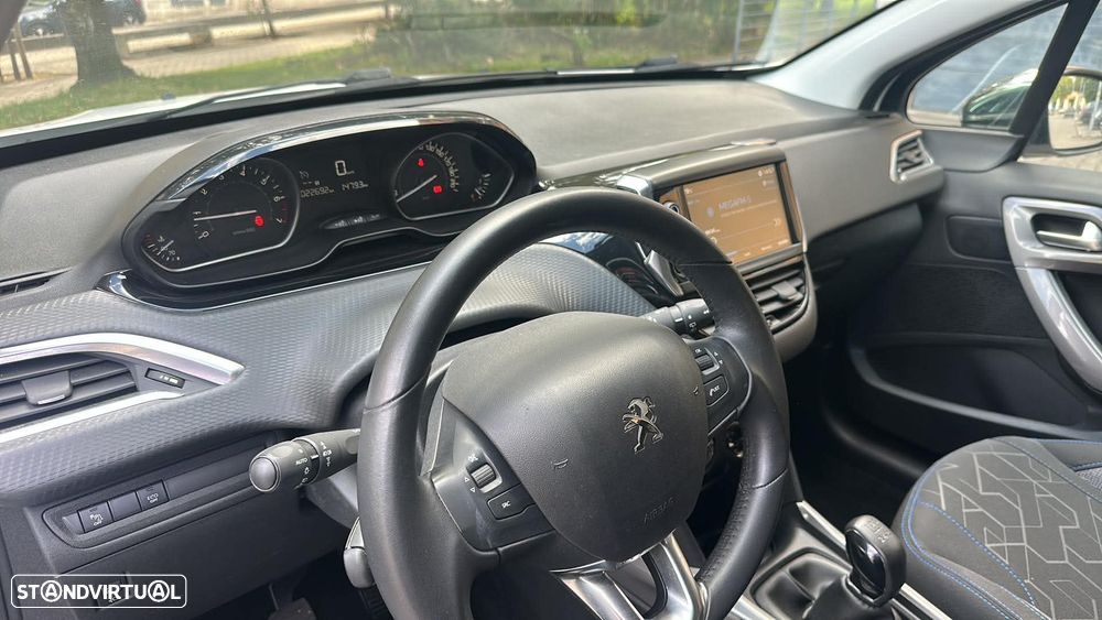 Peugeot 2008 1.2 PureTech Style - 13