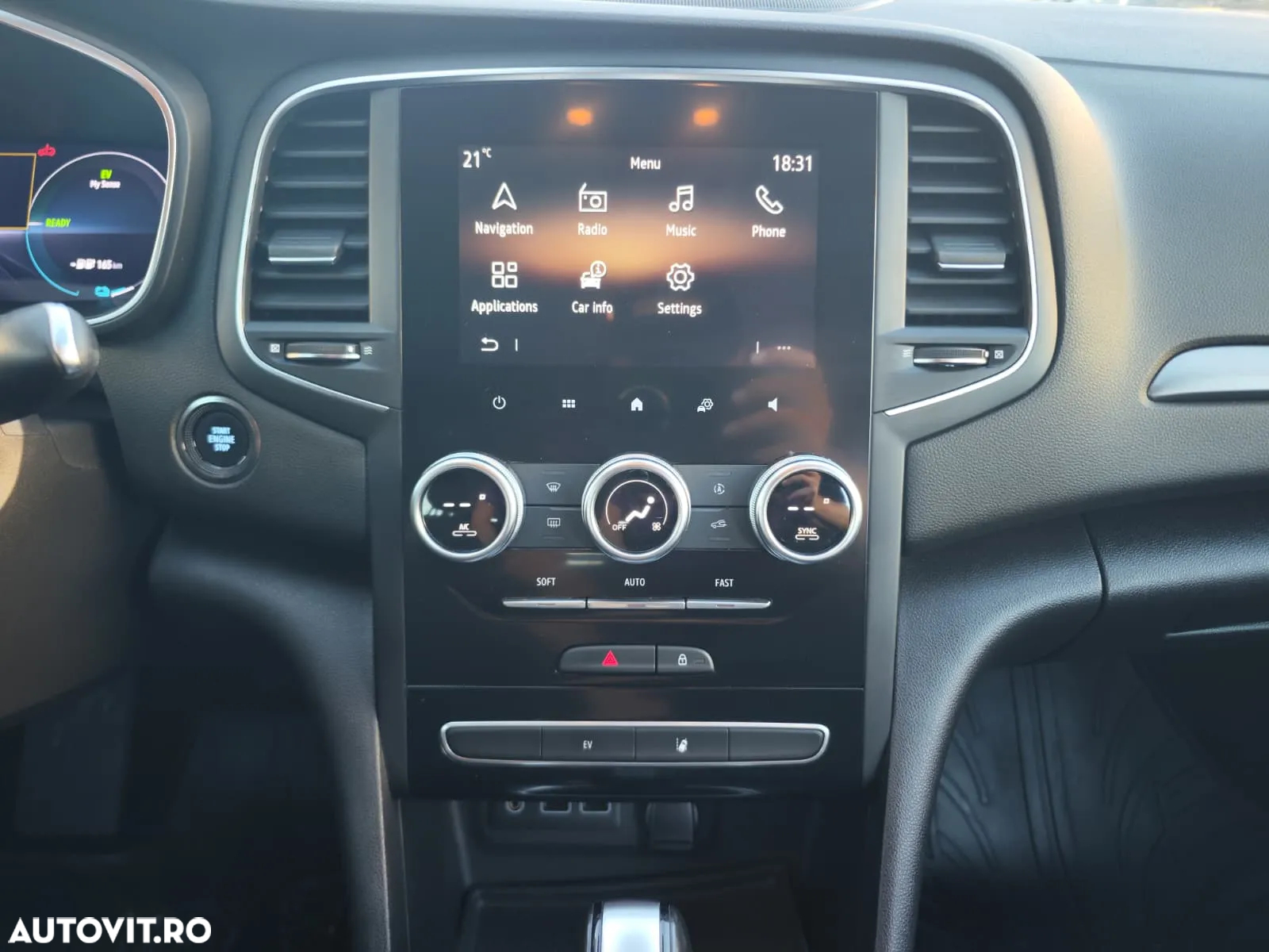 Renault Megane Grandtour E-TECH Plug-in 160 BUSINESS EDITION - 17