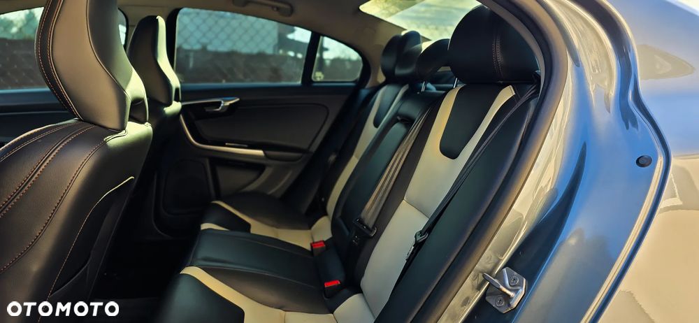 Volvo S60 T5 AWD Summum - 24