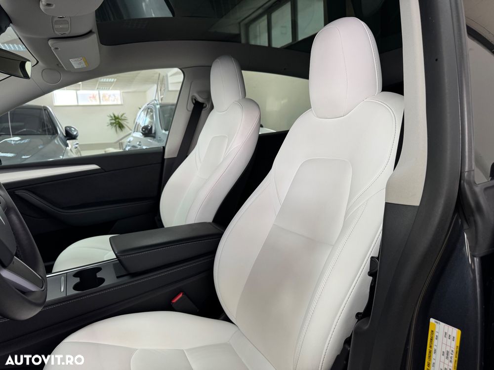 Tesla Model Y - 24