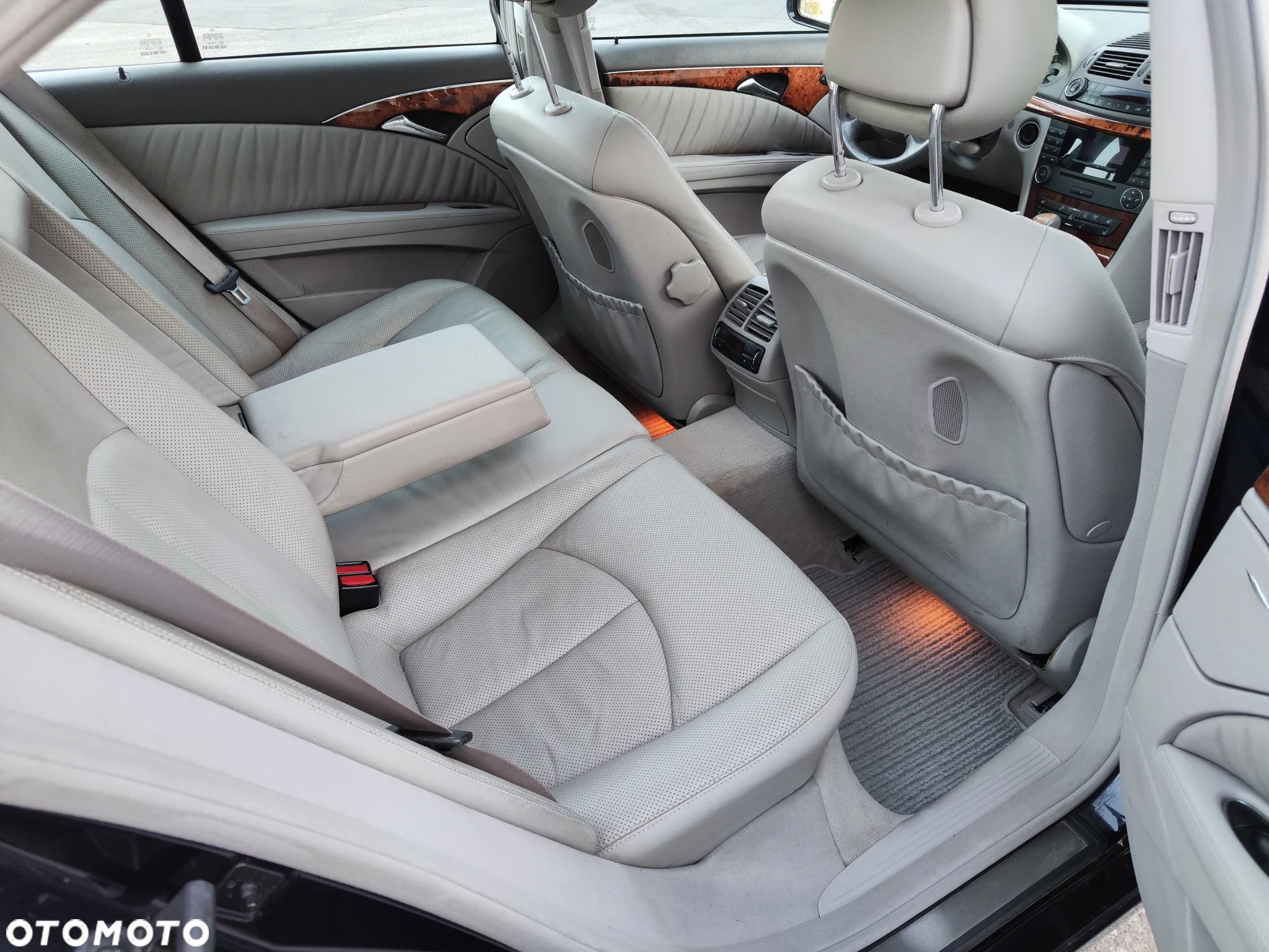 Mercedes-Benz Klasa E 500 7G-TRONIC Elegance - 11