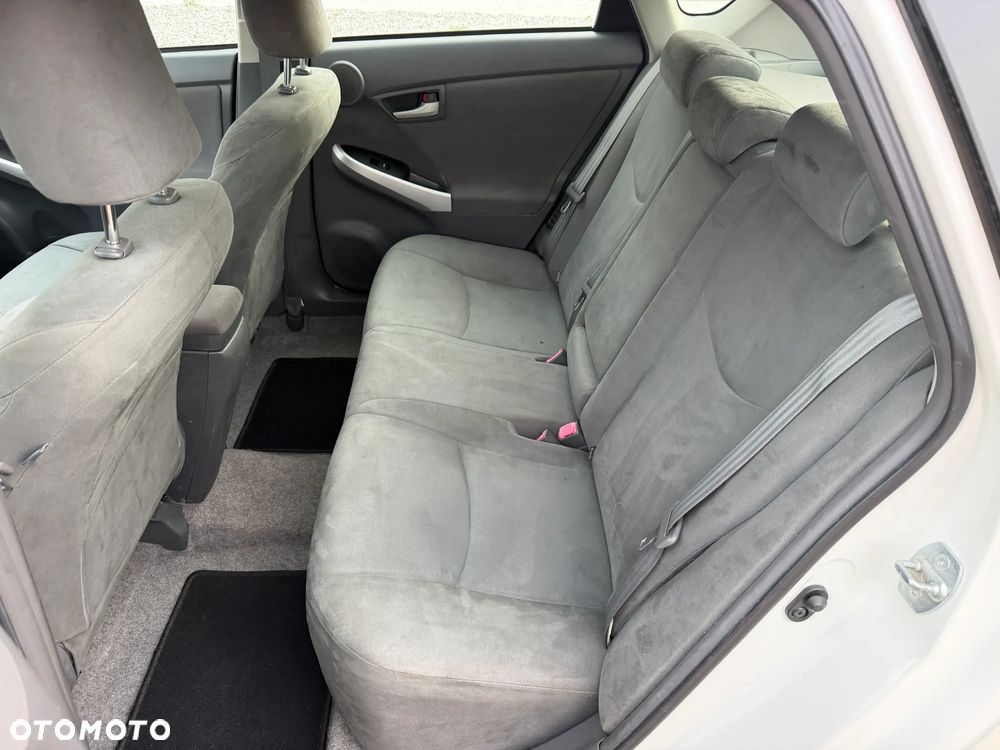 Toyota Prius (Hybrid) Executive - 23