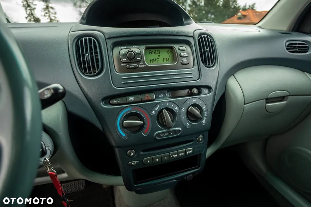 Toyota Yaris Verso 1.3 Sol - 21