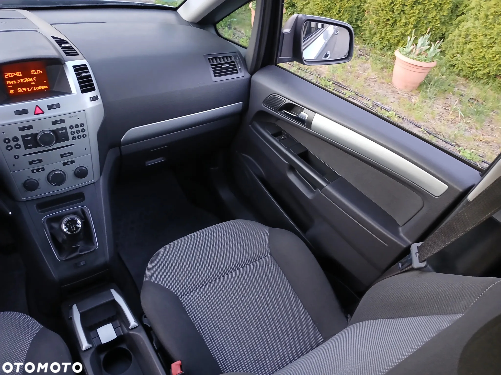 Opel Zafira 1.8 Sport - 24