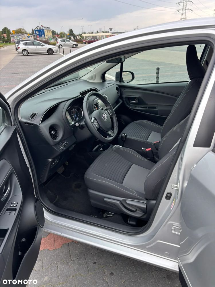 Toyota Yaris Hybrid 100 Active EU6 - 19