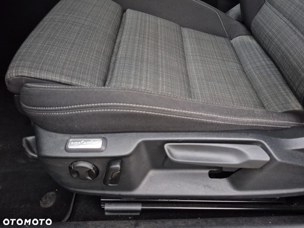 Volkswagen Passat - 22