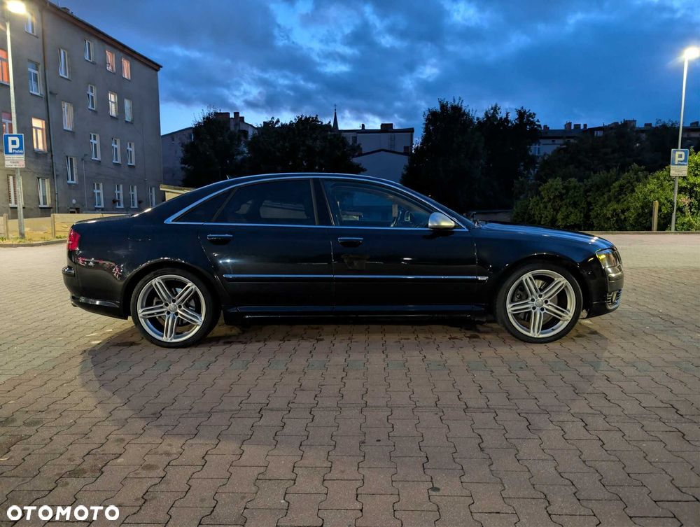 Audi A8 - 4