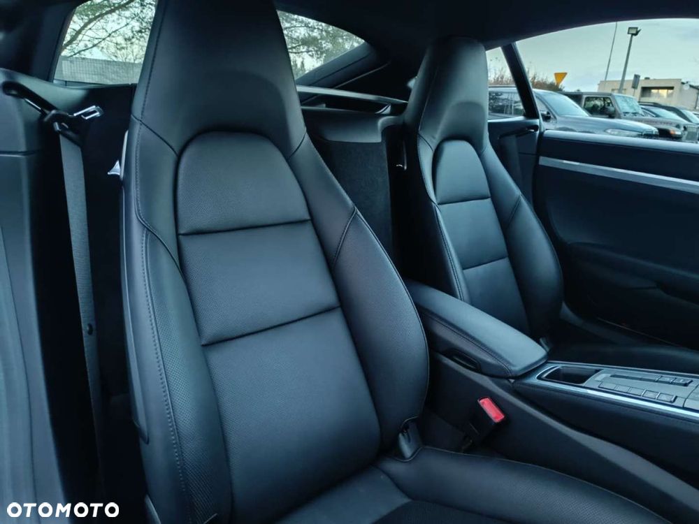 Porsche 718 Cayman - 24