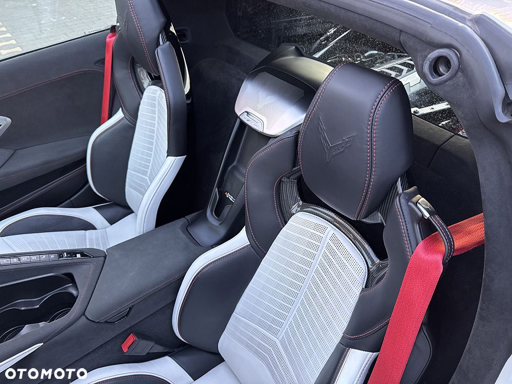 Chevrolet Corvette - 24