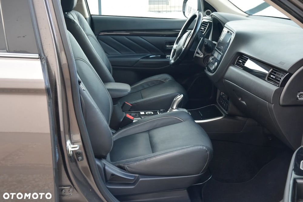 Mitsubishi Outlander 2.0 4WD Top - 31