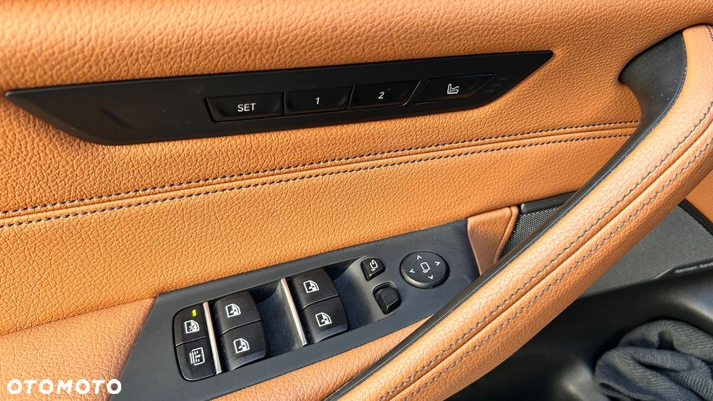 BMW Seria 5 M550i xDrive - 34