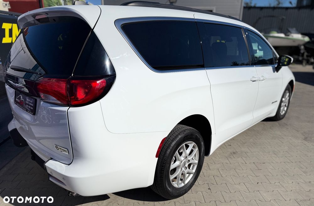 Chrysler Pacifica - 11