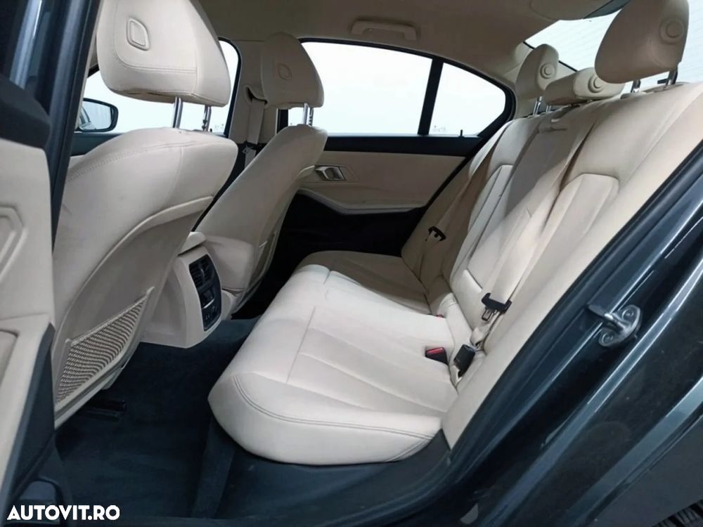 BMW Seria 3 318d Aut. - 15