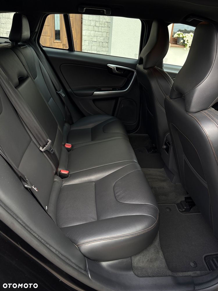 Volvo V60 Cross Country D3 Geartronic Summum - 17