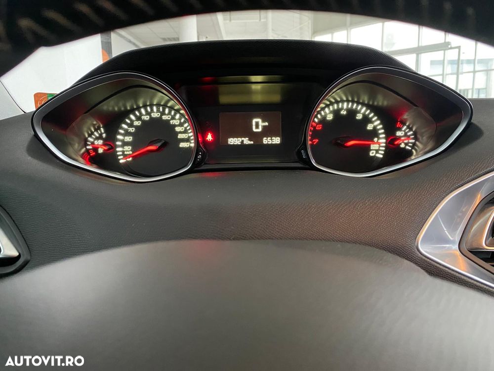 Peugeot 308 SW 1.2 L PureTech Turbo Allure - 26