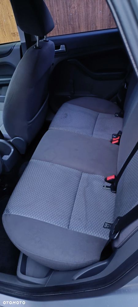Ford Focus 1.8 TDCi Ambiente - 19