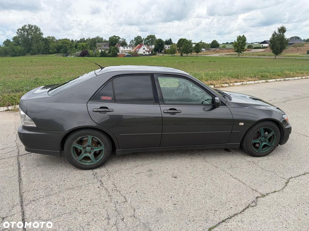 Lexus IS - 4