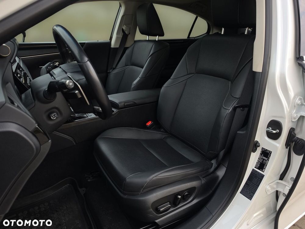 Lexus ES 300h Business Edition - 11