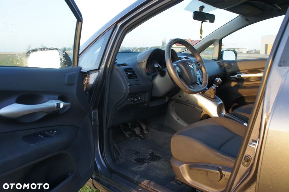 Toyota Auris 1.4 D-4D 2010 - 9