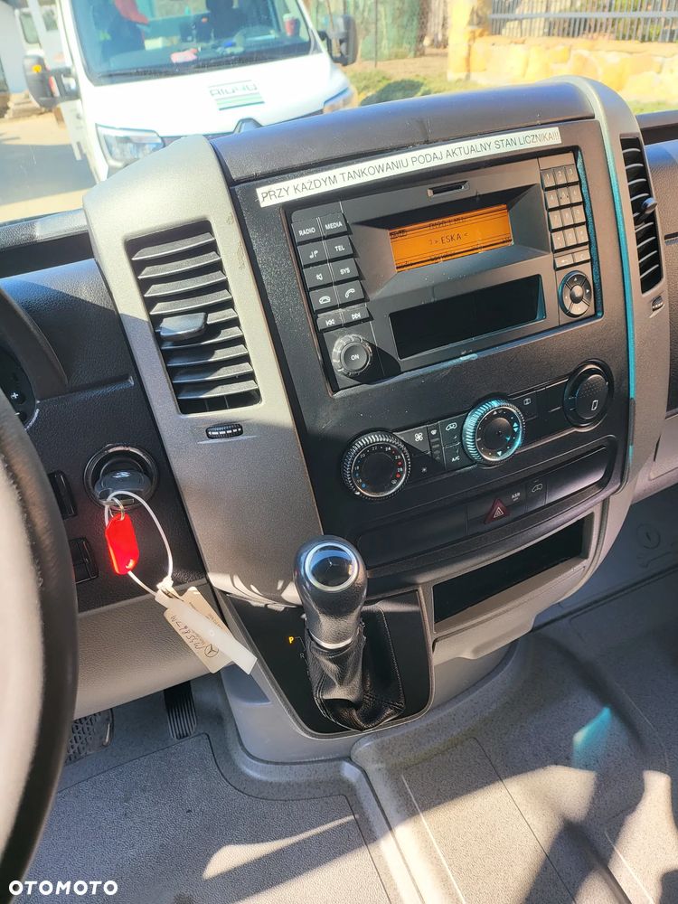 Mercedes-Benz Sprinter kontener windą - 7