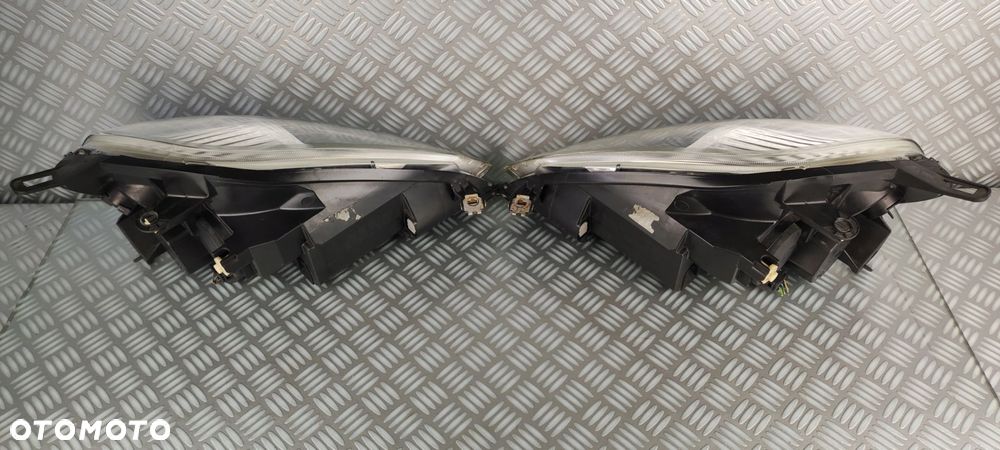 reflektor lampa prawy prawa lewa lewy przód przednia FIAT GRANDE PUNTO EURO - 6