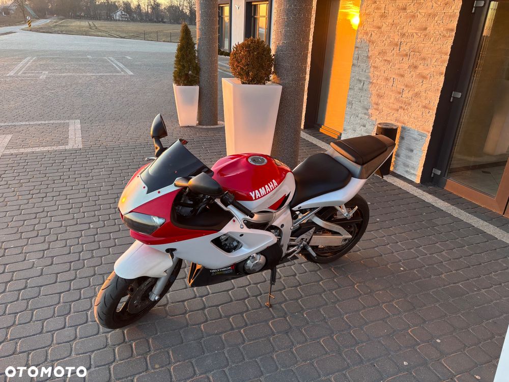 Yamaha R6 - 3
