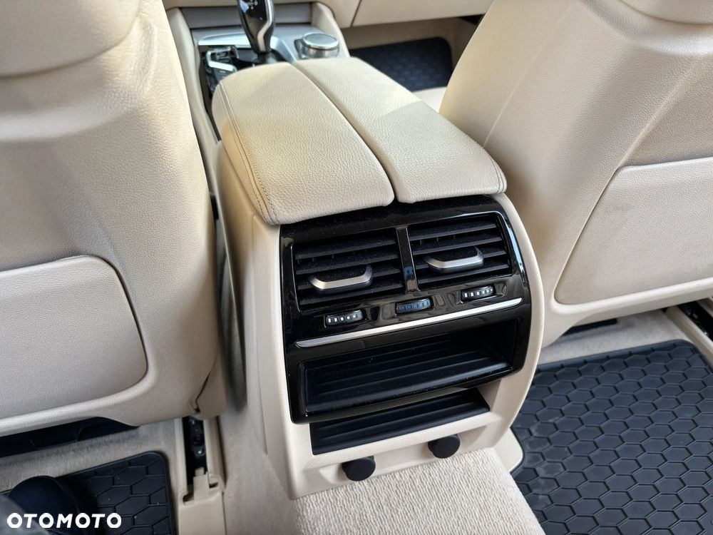 BMW Seria 5 520d M Sport - 37