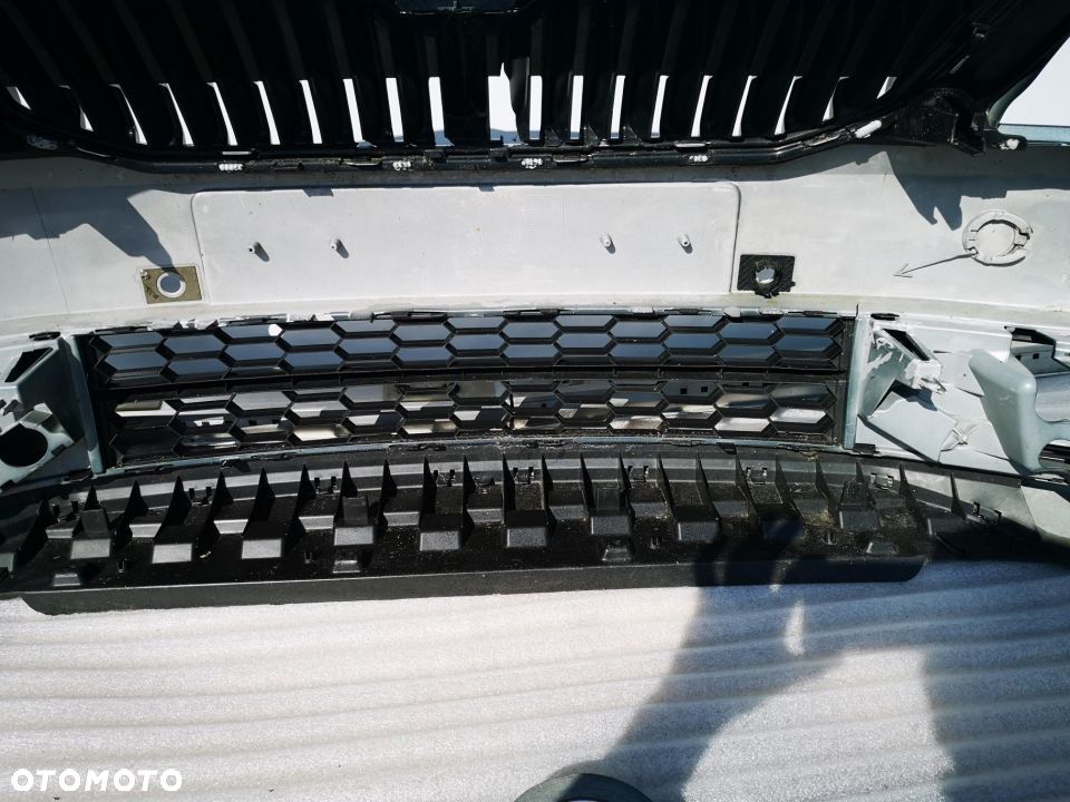 SKODA OCTAVIA III 12- ZDERZAK PRZEDNI PRZÓD NA SPRYSKI + 4 X PDC 4XPDC , nr aukcji NZ244 - 19