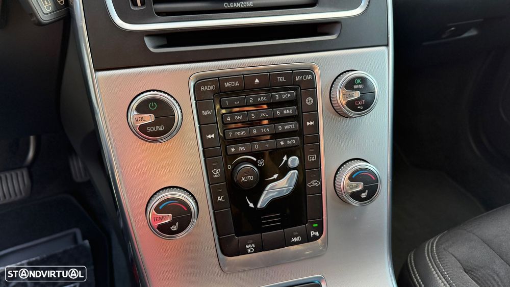 Volvo V60 2.4 D6 Momentum AWD Phev - 37