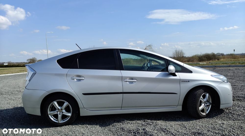 Toyota Prius (Hybrid) - 8