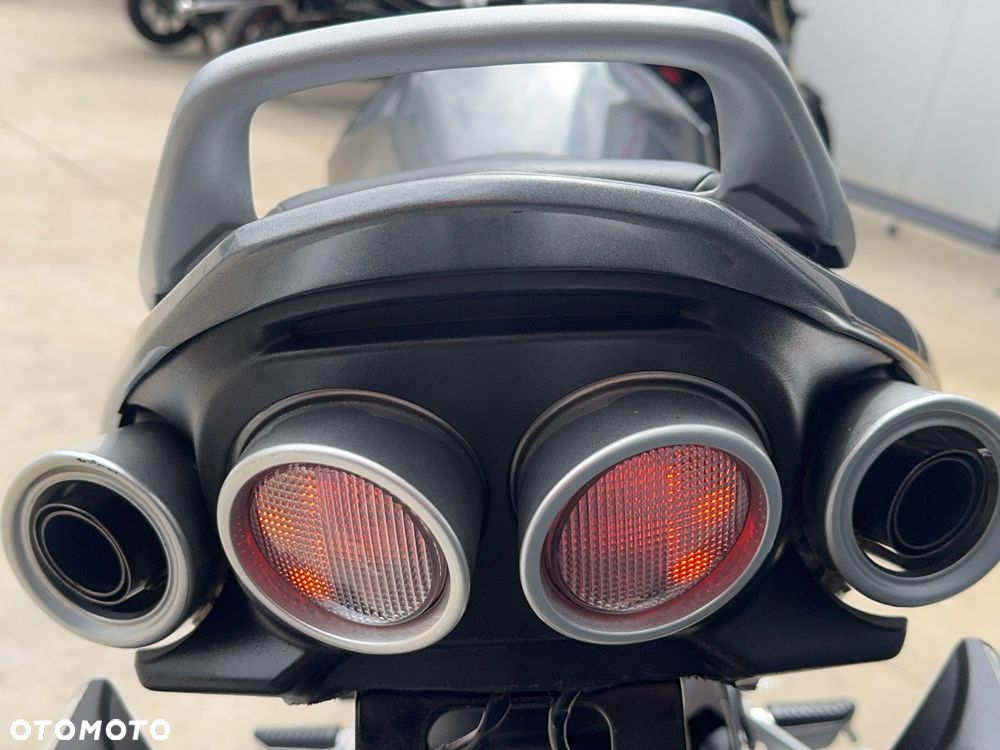 Suzuki GSR - 20