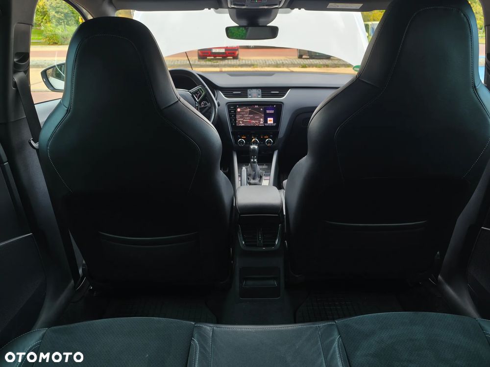 Skoda Octavia 2.0 TDI DSG RS - 35