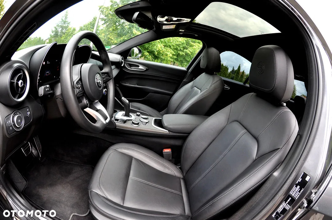 Alfa Romeo Giulia 2.0 Turbo 16V AT8-Q4 Ti - 22