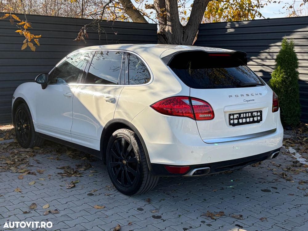 Porsche Cayenne 3.0 L V6 - 12