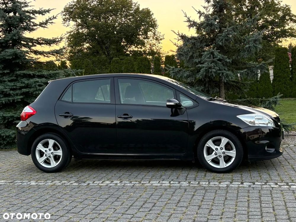 Toyota Auris 2.0 D-4D Life+ - 5