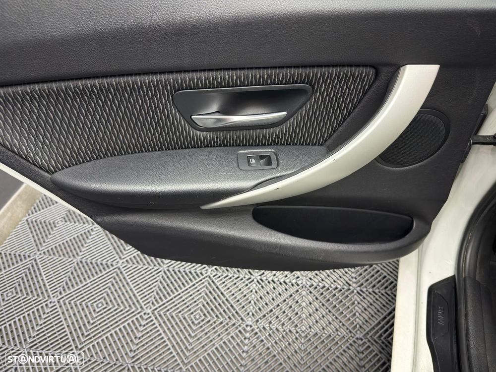 BMW 320 d EfficientDynamics Auto Line Sport - 23