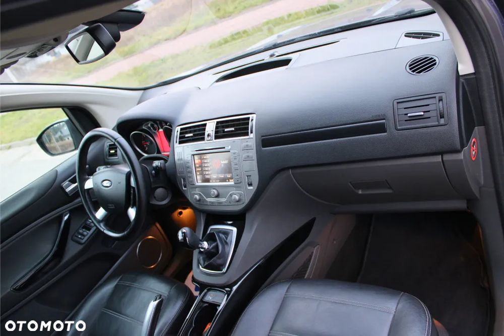 Ford Kuga 2.0 TDCi 2x4 Titanium - 15