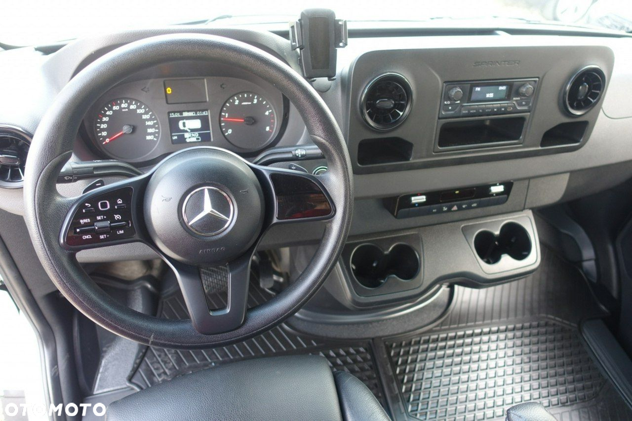 Mercedes-Benz Sprinter - 11