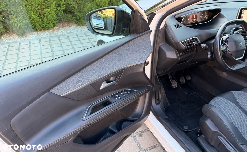 Peugeot 3008 1.2 PureTech Allure - 9