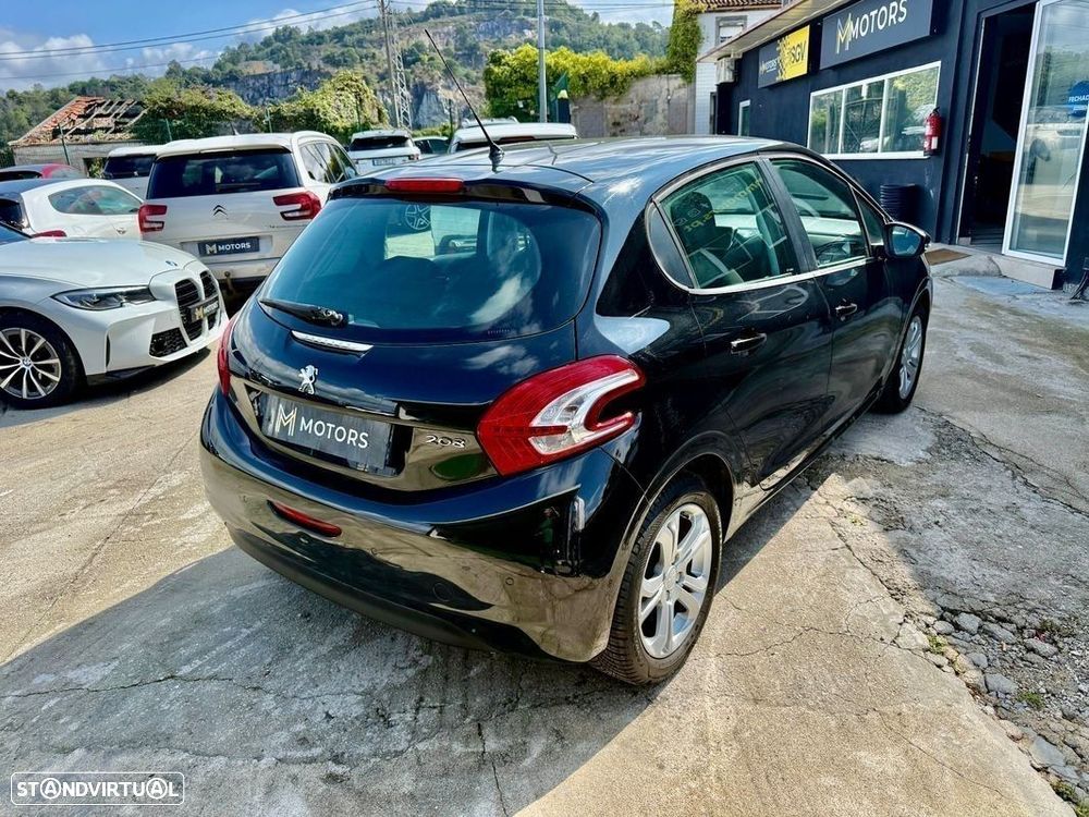 Peugeot 208 1.2 VTi SE Style - 23