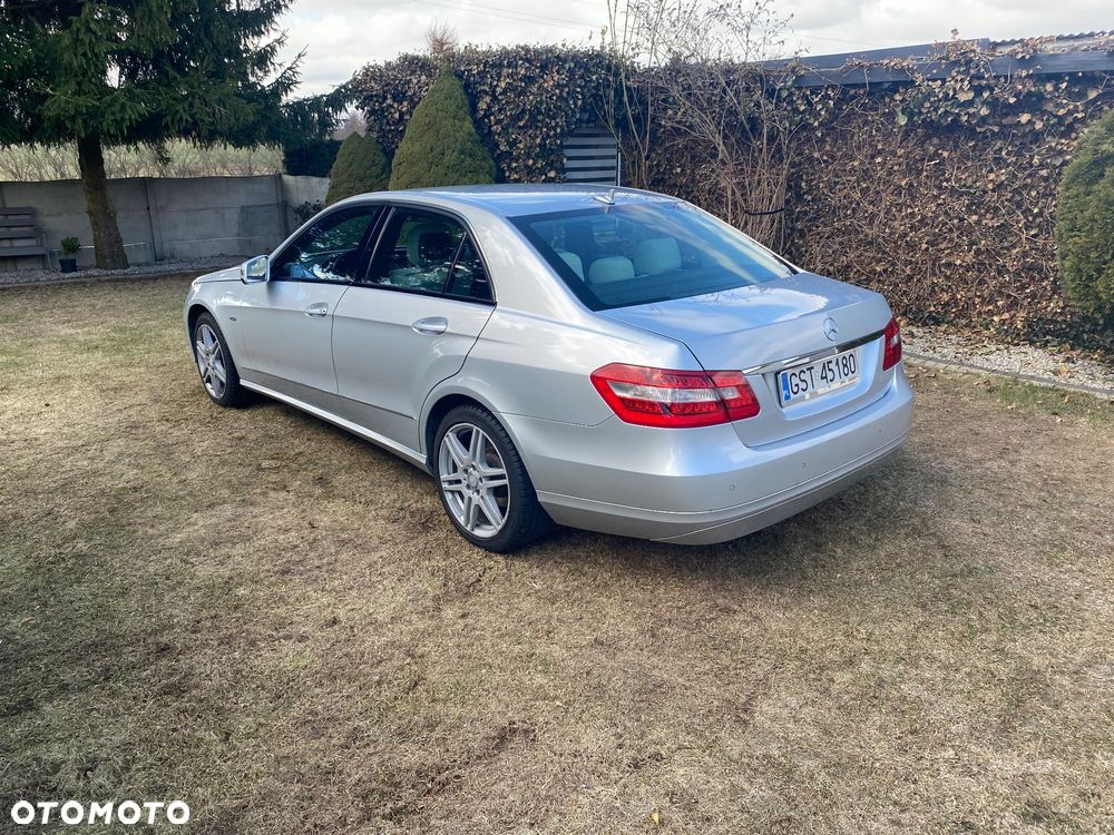 Mercedes-Benz Klasa E 220 CDI DPF BlueEFFICIENCY 7G-TRONIC Elegance - 3