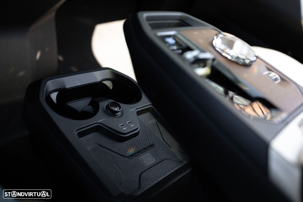 BMW iX xDrive 40 Pack Desportivo - 23