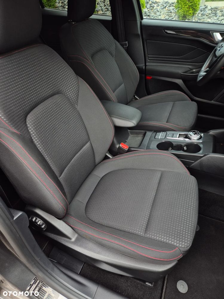 Ford Focus 1.5 EcoBoost ST-Line - 12