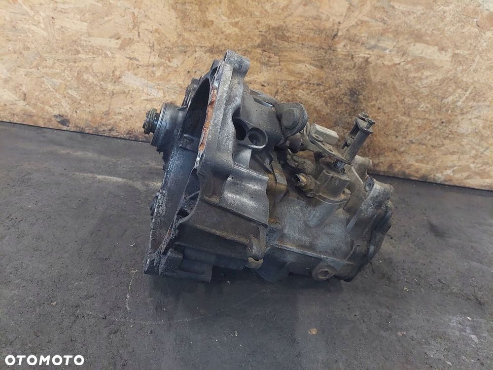 SKRZYNIA BIEGÓW VOLKSWAGEN TRANSPORTER T4 1.9 D DJZ - 2