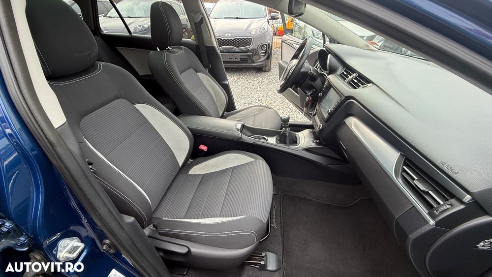 Toyota Avensis 2.0 D-4D Executive - 15